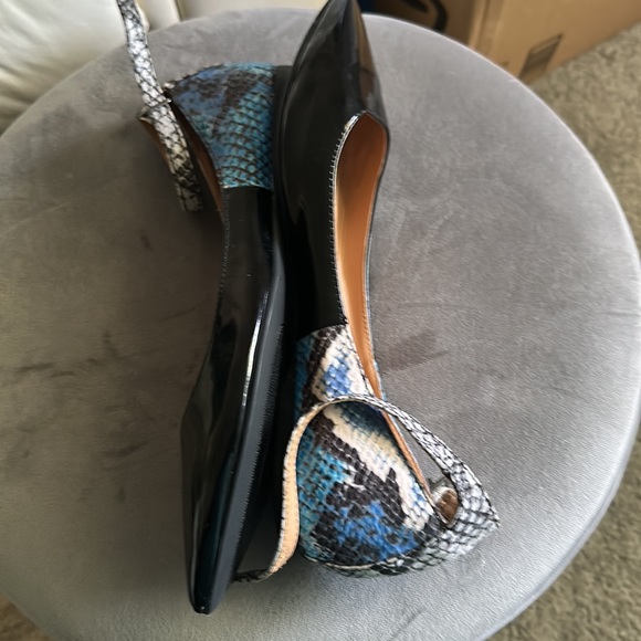 BCBG FLATS WITH ANKLE STRAP 7 1/2 narrow - Picture 4 of 4